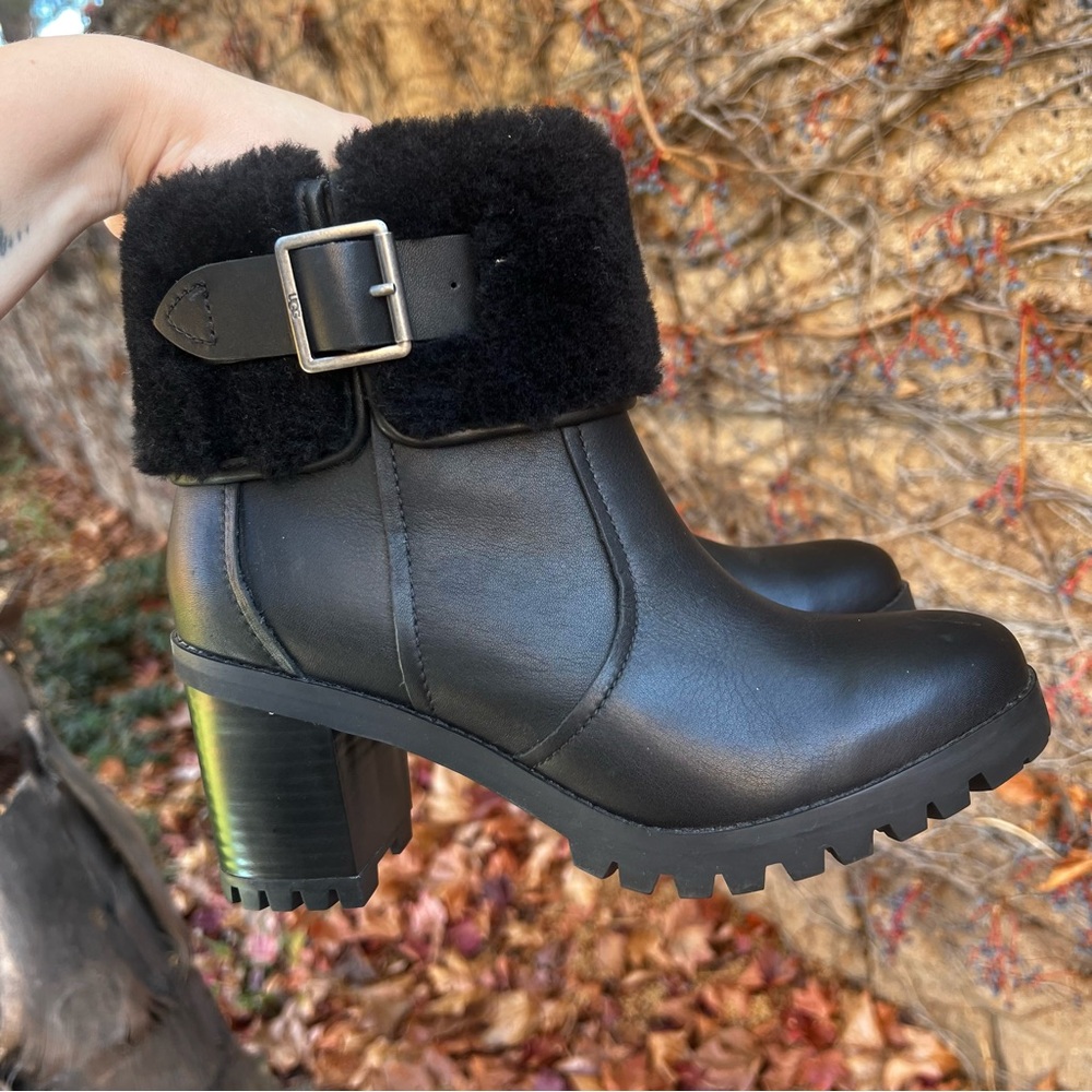 UGG Elisiana Boots Waterproof Leather Stacked Heel in Black Women's Size 7.5